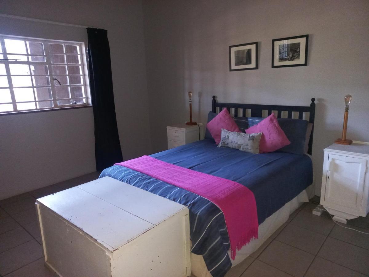 הוסטל אדו Orange Elephant Backpackers מראה חיצוני תמונה